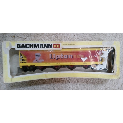 1256 - 3 Bachmann HO Gauge Rolling Stock, Lipton Tea models.