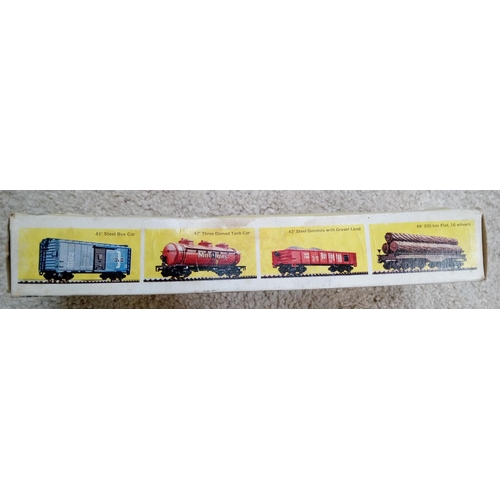 1256 - 3 Bachmann HO Gauge Rolling Stock, Lipton Tea models.