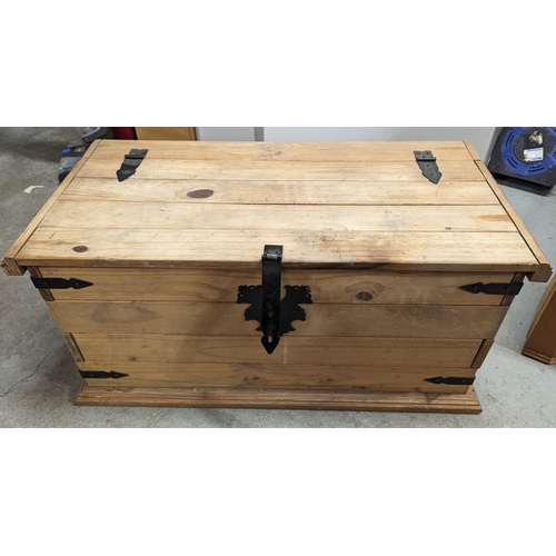 394 - A Pine Blanket Box 90 x 42 x 46cm.