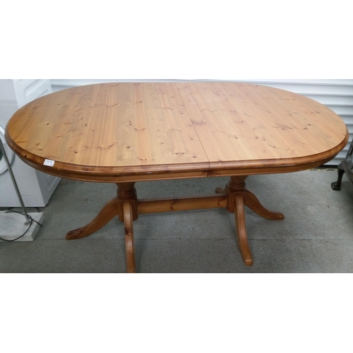 772 - Oval Extending Pine Dining Table. Open 199cm, 76cm H Closed 99cm.