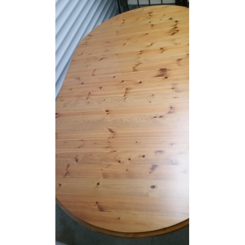 772 - Oval Extending Pine Dining Table. Open 199cm, 76cm H Closed 99cm.