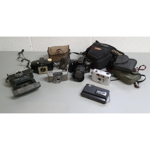 833 - A Mixed Bag of Vintage Cameras including Minolta, Dynax 303si with Minolta AF35-80 Lens. Kodak Disc ... 