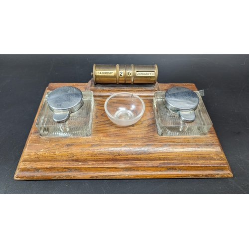 605 - A 1930's Set of Inkwells/Desk Set.