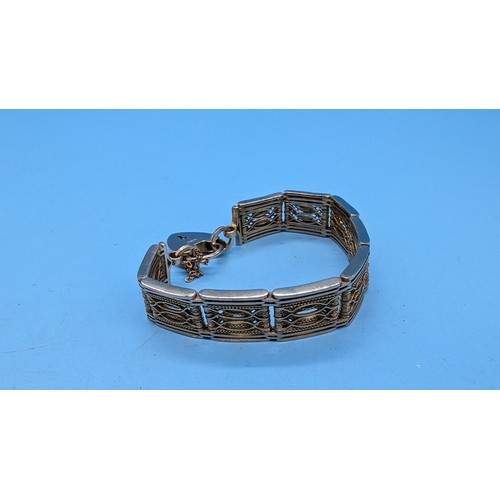 443 - A 9ct Gold Bracelet 33grms