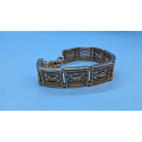 443 - A 9ct Gold Bracelet 33grms