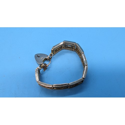 443 - A 9ct Gold Bracelet 33grms