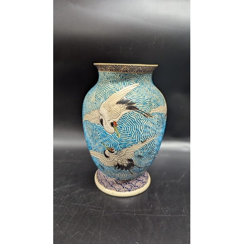 524 - A Japanese Vase depicting Cranes 25cm