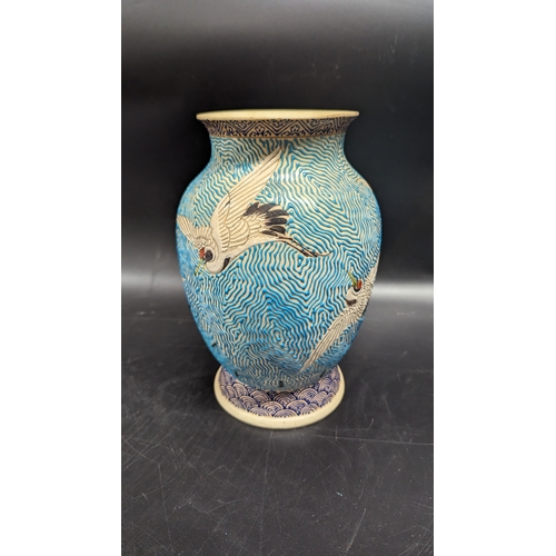 524 - A Japanese Vase depicting Cranes 25cm