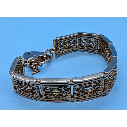 443 - A 9ct Gold Bracelet 33grms