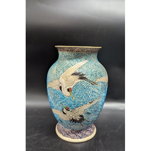 524 - A Japanese Vase depicting Cranes 25cm