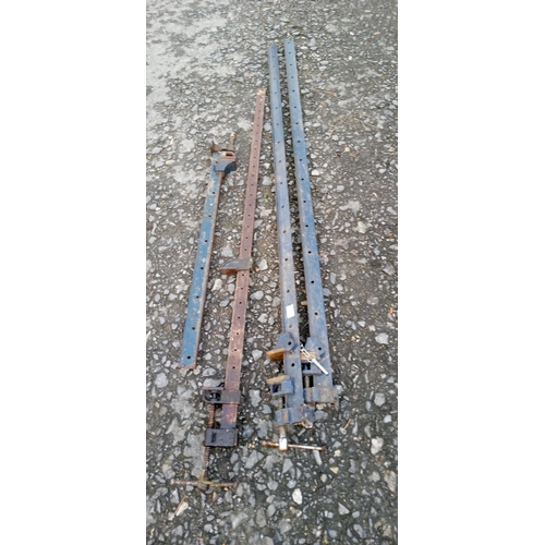 134 - 2x 185cm Sash Clamps, 1x 160cm Sash Clamp, 1x 100cm Sash Clamp.