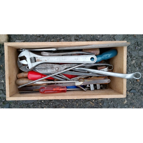 101E - Mixed Hand Tools, Spanners, Screwdrivers, Socket Set and More.