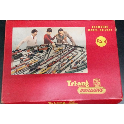 1273 - A Tri-ang RS4 Model Railway Set.