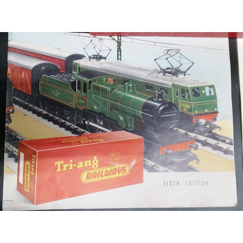 1273 - A Tri-ang RS4 Model Railway Set.