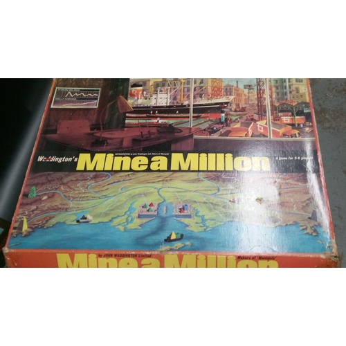 1287 - A Selection of Vintage Board Games-Waterloo, Risk, Campaign, Wildlife, Mine and Million.