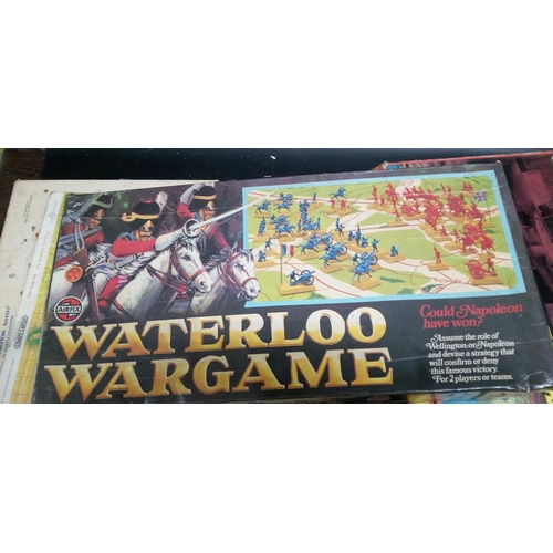 1287 - A Selection of Vintage Board Games-Waterloo, Risk, Campaign, Wildlife, Mine and Million.