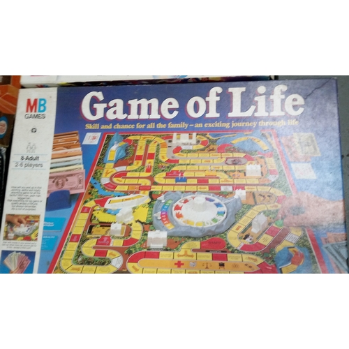 1289 - A Quantity of Vintage Board Games-Twister, Game of Life etc.