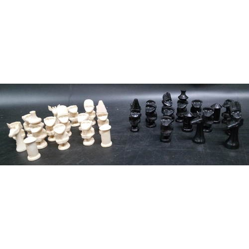 1292 - African Themed Chess Pieces.