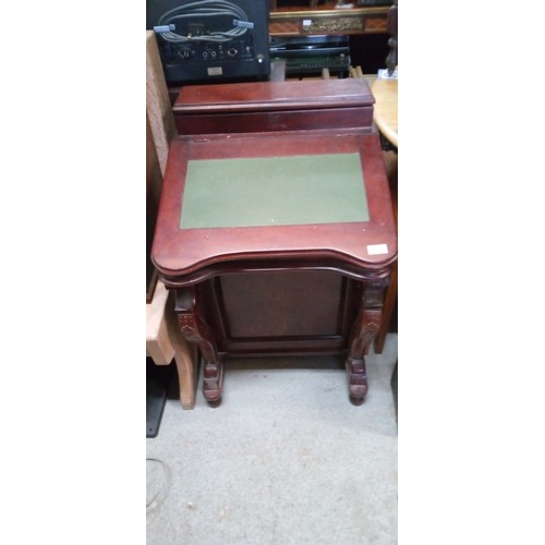 732 - A Reproduction Davenport Desk with Green Leather Writing Pad and 8 Drawers.