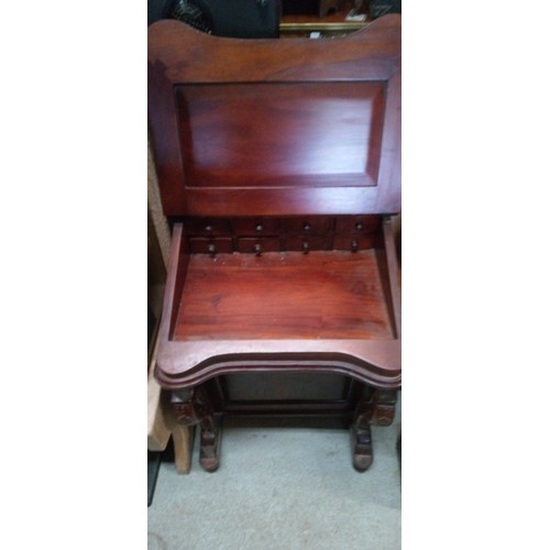 732 - A Reproduction Davenport Desk with Green Leather Writing Pad and 8 Drawers.