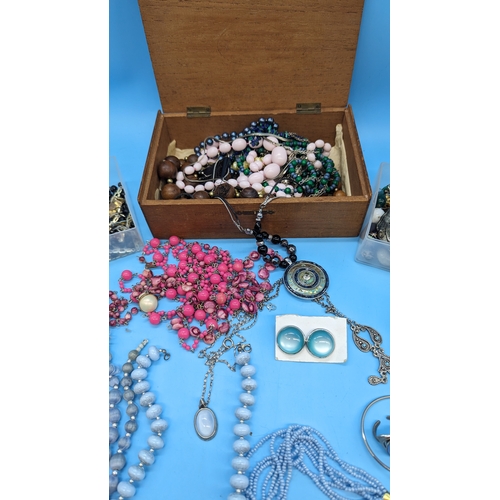 417 - A Quantity of Faux Bijoux Costume Jewellery