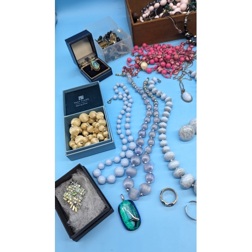 417 - A Quantity of Faux Bijoux Costume Jewellery