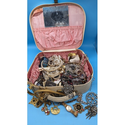 418 - A Jewellery Case and Contents