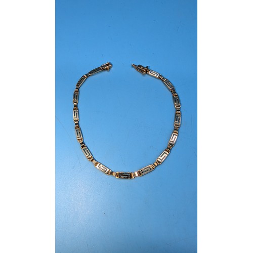 443C - A 14ct Gold Bracelet. 3.6gm.