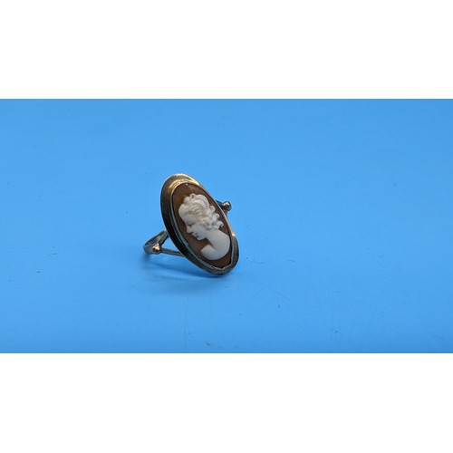 443E - A 10ct Gold Shell Cameo Ring.