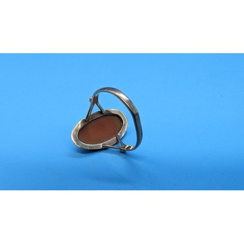 443E - A 10ct Gold Shell Cameo Ring.