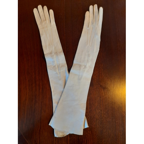 289 - A Pair of 1940's Kid Leather Opera Gloves in very good condition.