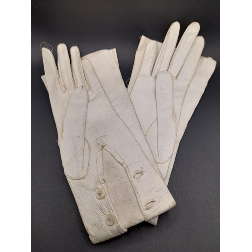 289 - A Pair of 1940's Kid Leather Opera Gloves in very good condition.