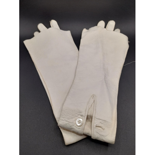 289 - A Pair of 1940's Kid Leather Opera Gloves in very good condition.