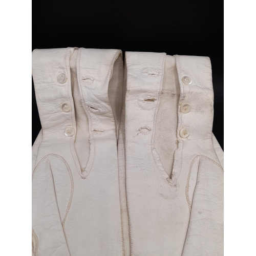 289 - A Pair of 1940's Kid Leather Opera Gloves in very good condition.