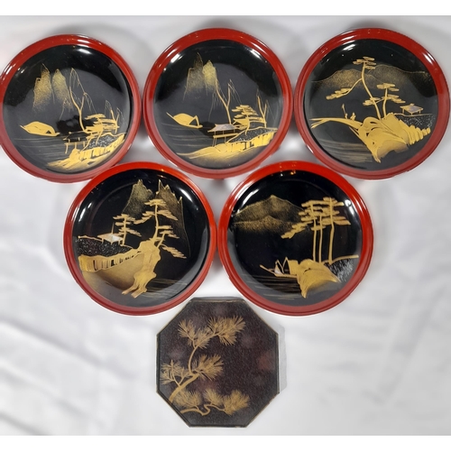 27 - A Set of 5 Lacquered Wood Small Oriental Plates with Gold and Shell Decoration. In very good conditi... 