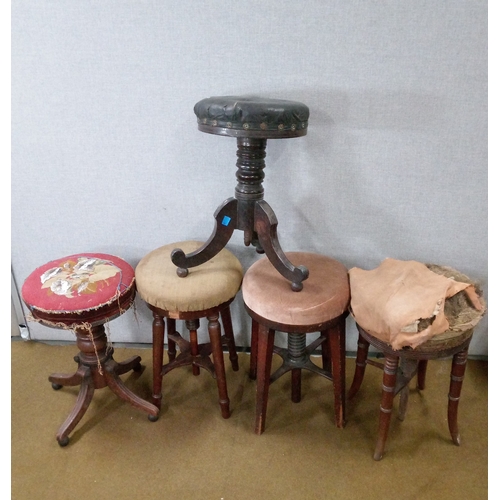 731 - A Selection Of 5 assorted Antique Stools