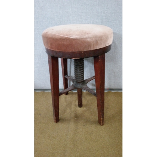 731 - A Selection Of 5 assorted Antique Stools