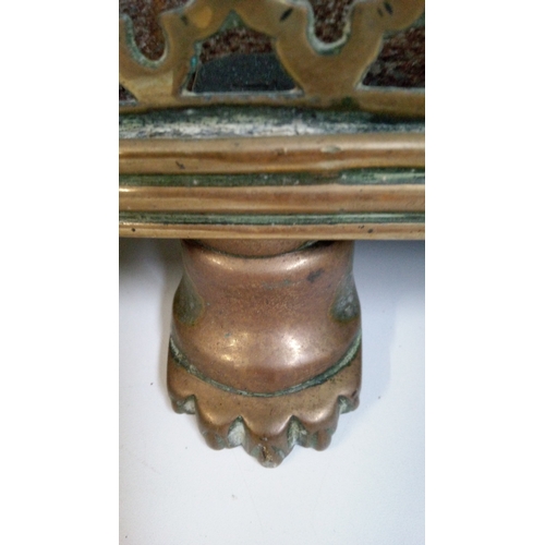 736 - An antique Brass fireplace fender with pierced design and Claw feet.
19cm high 105 wide 19 deep.