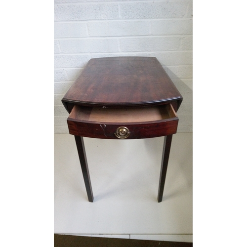 743 - A Georgian Pembroke style table w
73cm high, 102cm wide when extended, 51cm wide when closed, 84cm d... 