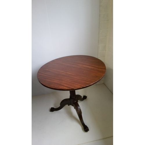 758 - A Round Tilt Top Table with ball And Claw Feet On Tripod Legs.
73cm High, 73cm Wide, 73cm Deep