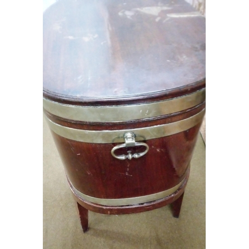 404 - Georgian oval mahogany wine cooler of coopered construction, body and lid with 3 bands of brass.
On ... 