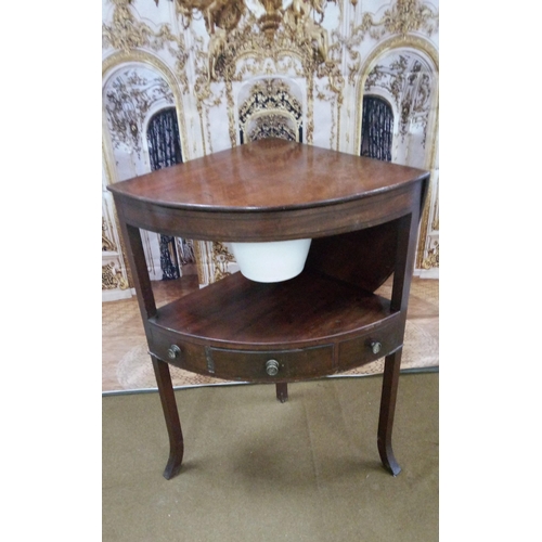 406 - Georgian Mahogany wash stand with drawer and bowl.
Damage as pictured.
82cm high 46cm wide 46cm deep