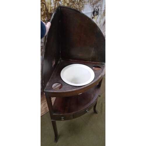 406 - Georgian Mahogany wash stand with drawer and bowl.
Damage as pictured.
82cm high 46cm wide 46cm deep