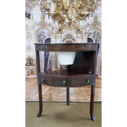 406 - Georgian Mahogany wash stand with drawer and bowl.
Damage as pictured.
82cm high 46cm wide 46cm deep