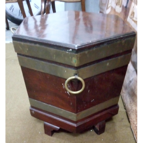 415 - Georgian Mahogany and Brass Bound Wine Cooler.
45cm high,44cm wide,44cm deep.