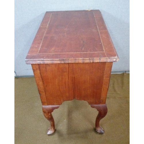 432 - A 19th Century Queen Anne Style Lowboy on cabriole legs with Pad feet.
Damage as pictured.
74cm high... 