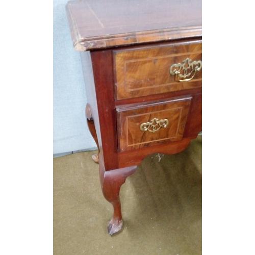 432 - A 19th Century Queen Anne Style Lowboy on cabriole legs with Pad feet.
Damage as pictured.
74cm high... 