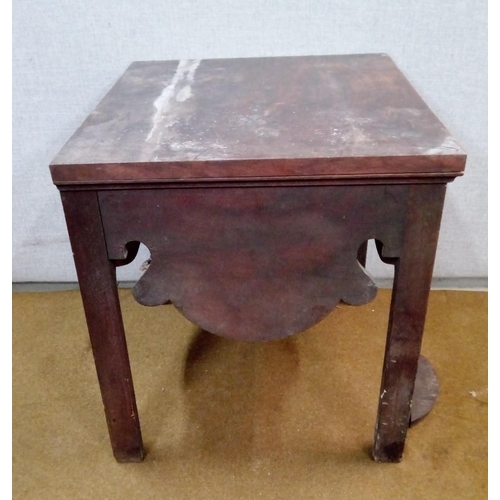 437 - A Mahogany Commode with ceramic liner and hinged rectangular top.
Damaged as pictured.
48cm high, 50... 