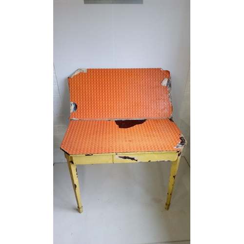 771 - A Yellow Painted Fold Over  Table On Tapered legs.
75cm High,92cm Wide,46cm Deep