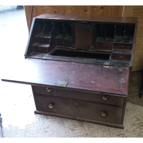 959 - Antique Writing Bureau , with lockable drawers and pull out support . Compartmentalised Interior wit... 